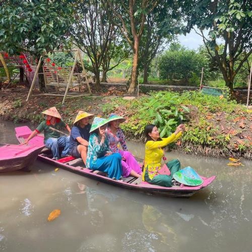 Hòa Mình Cùng Chèo Xuồng Ba Lá Miền Tây Tại Khu Du Lịch Tuấn Tường