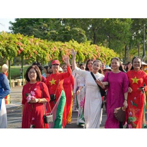 Hội Nữ Doanh Nhân Tỉnh Đồng Tháp Tổ Hưởng Ứng Đồng Diễn Múa Dân Vũ Chào Mừng Ngày Quốc Tế Phụ Nữ 8/3