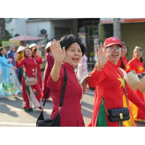 Hội Nữ Doanh Nhân Tỉnh Đồng Tháp Tổ Hưởng Ứng Đồng Diễn Múa Dân Vũ Chào Mừng Ngày Quốc Tế Phụ Nữ 8/3