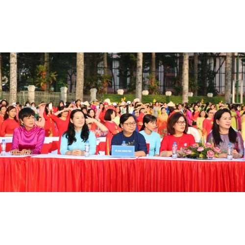 Hội Nữ Doanh Nhân Tỉnh Đồng Tháp Tổ Hưởng Ứng Đồng Diễn Múa Dân Vũ Chào Mừng Ngày Quốc Tế Phụ Nữ 8/3