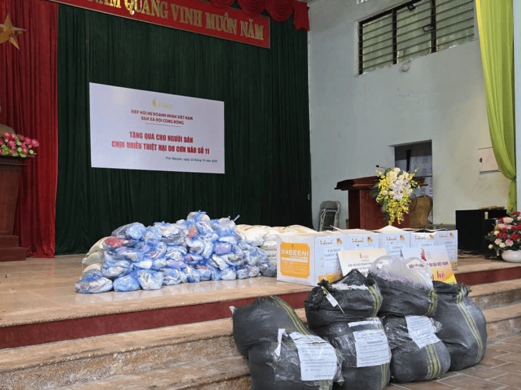 Chung tay vì đồng bào vùng lũ