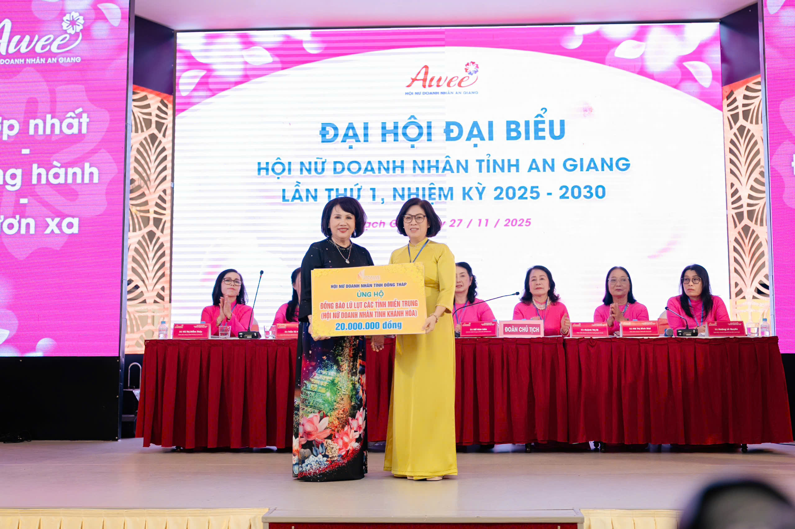 Nghĩa tình Đồng Tháp hướng về đồng bào miền Trung