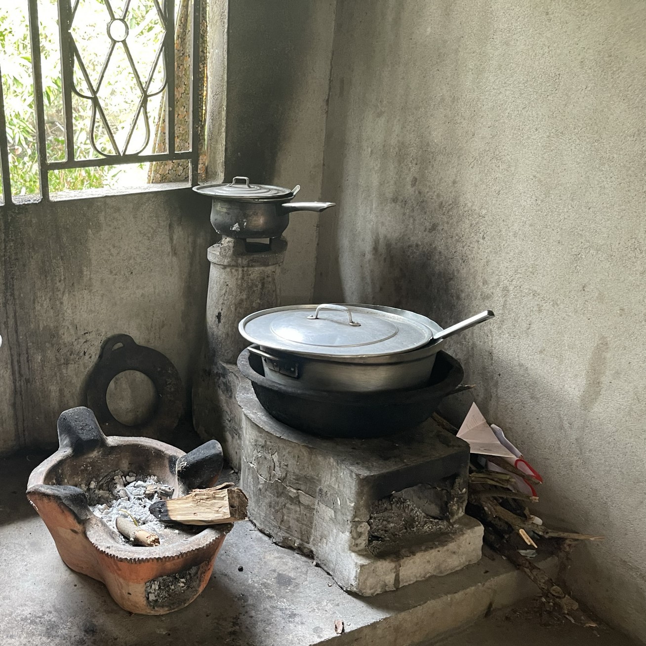 Cà Ràng: Khi Bếp Lửa "Ba Chân" Giữ Trọn Linh Hồn Bếp Miền Tây Xưa