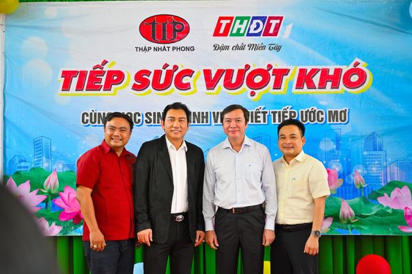 Tiếp sức vượt khó