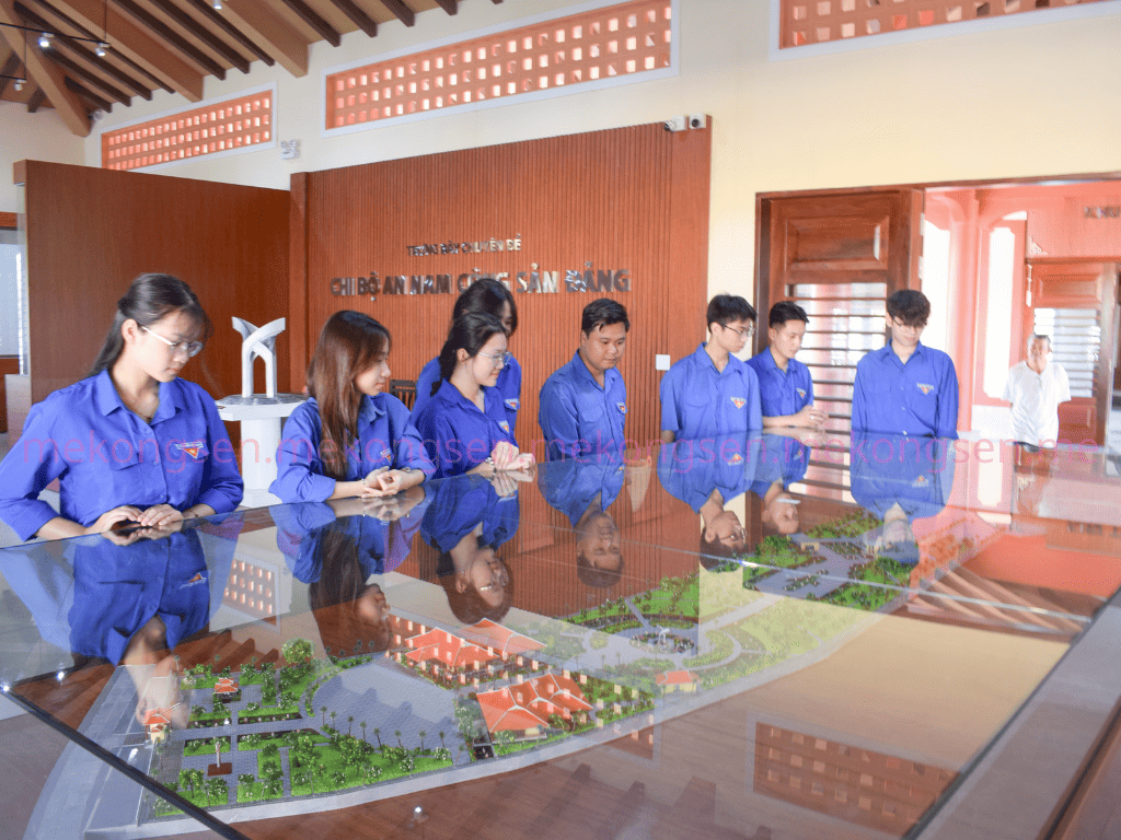 Tưởng nhớ một đời vì nước vì dân