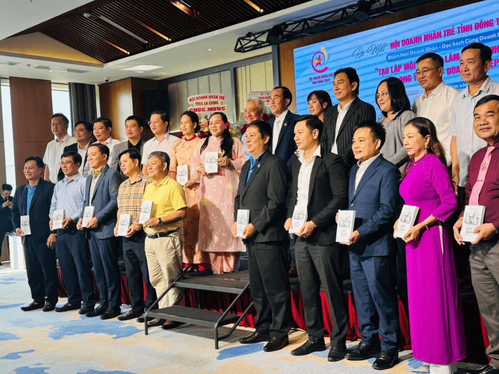 Vai trò định hướng của tập thể lãnh đạo trong giai đoạn chuyển tiếp